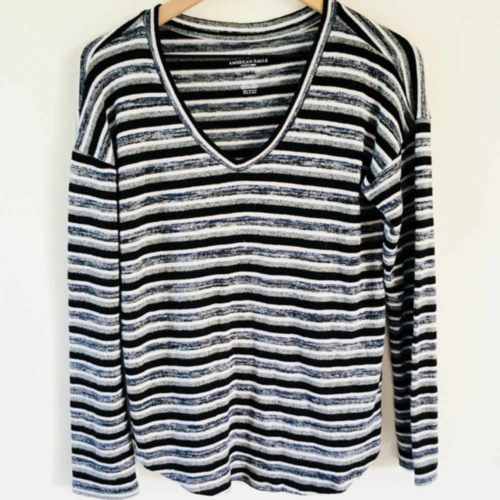American Eagle Soft & Sexy Plush Strip V-Neck